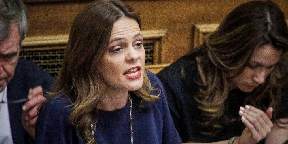 Ψηφίστηκε η τροπολογία για τον κατώτατο μισθό – Ο κακός χαμός στην Βουλή